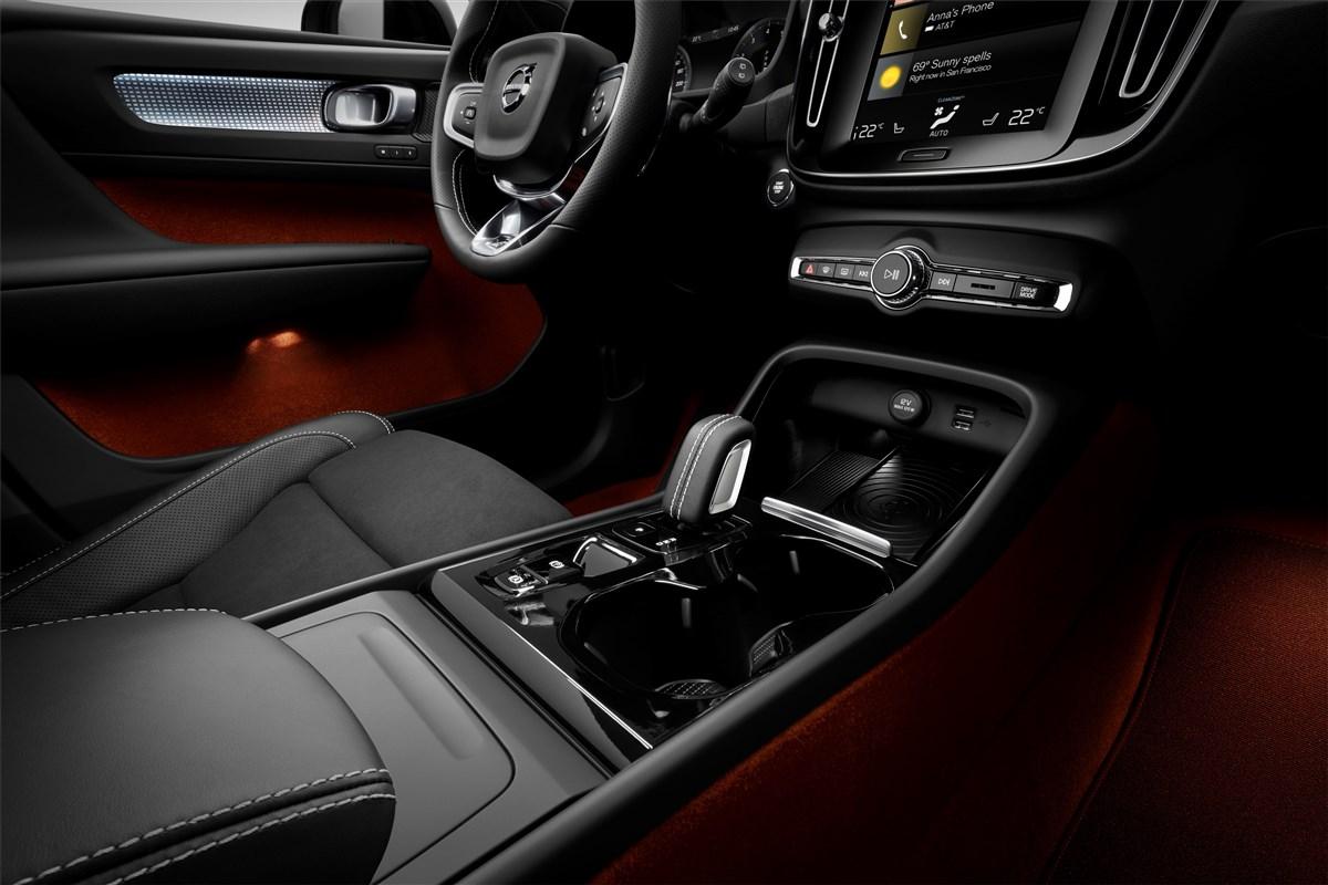 VOLVO XC40 - XC40 1.5 t2 Momentum Pro auto my21