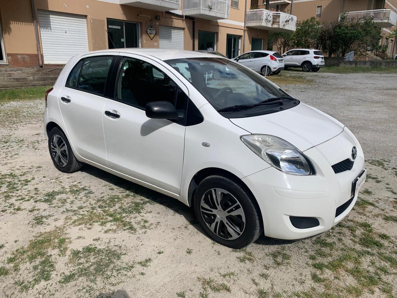 Toyota Yaris 1.0 5 porte Luxury pack