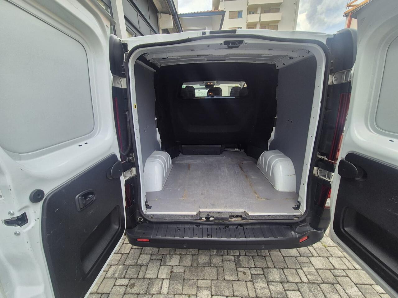 RENAULT TRAFIC 2.0 150 CV CONFORT 2.9T - PC - CAMBIO AUTOM - 6 POSTI