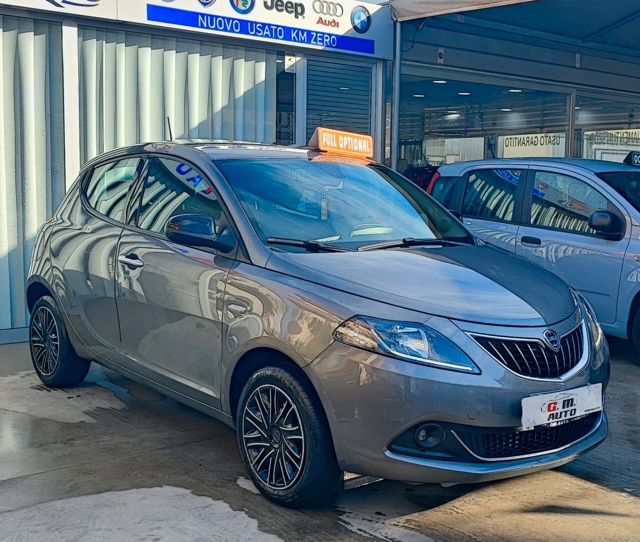 Ypsilon Gold con ricarica Cell e retrocamera 2023