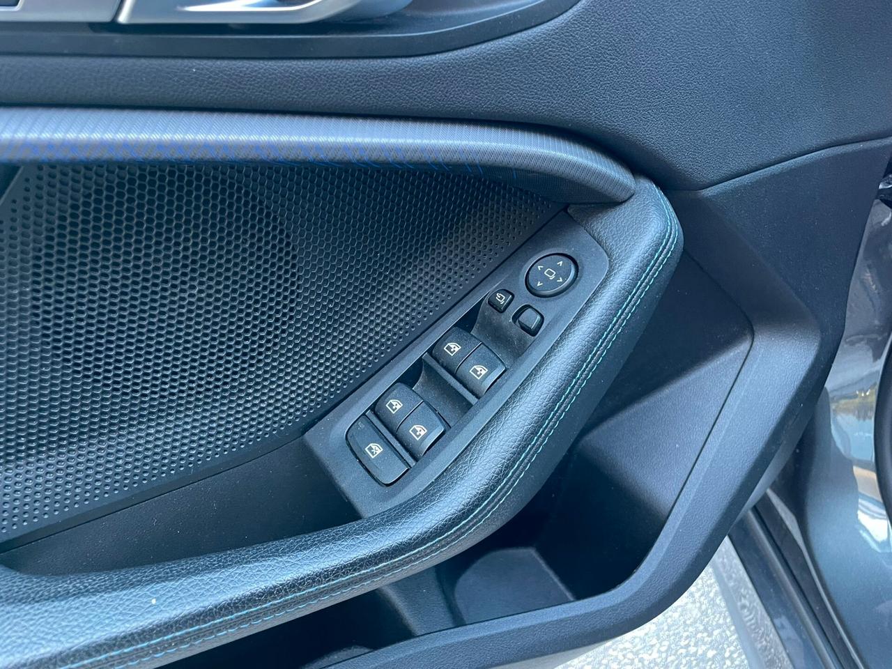 BMW 116d M-SPORT AUT 116cv *PACK LUCI*