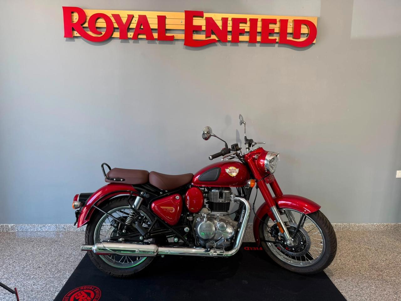 Royal Enfield Classic 350 MADRAS RED