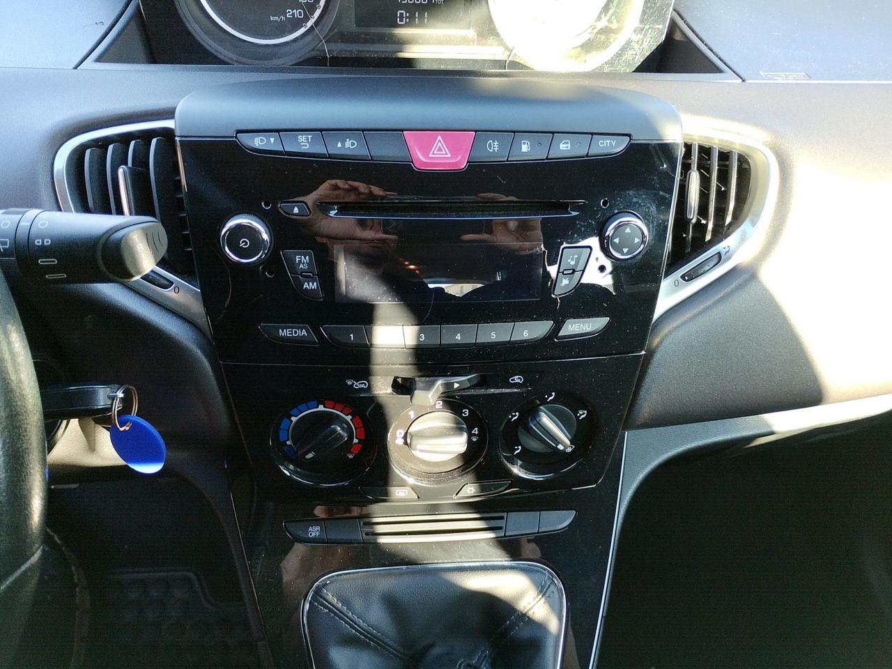 Lancia Ypsilon 5 Porte Ypsilon 0.9 t.air Gold ecochic metano 80cv