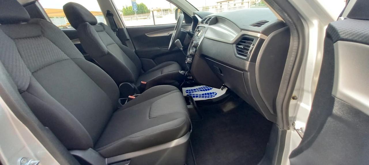 Mahindra KUV 100 NXT Benzina cc. 1.200 - 5 Porte 5 Posti SUV Utilizzabile anche per i Neopatentati (SOLO 30.487 KM....!!!)