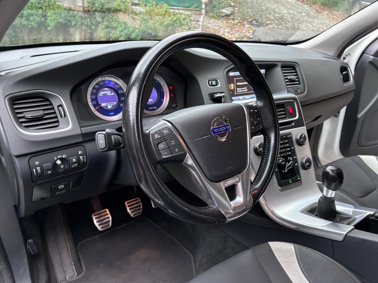 Volvo V60 D3 R-design Kinetic