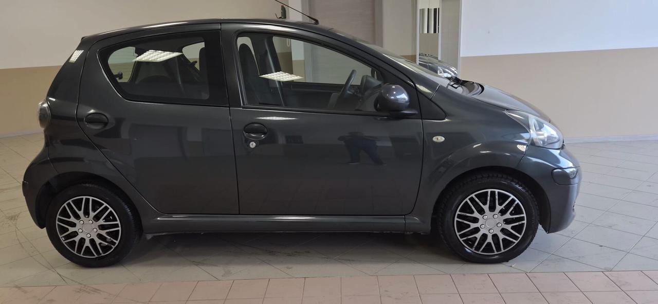 Toyota Aygo 1.0 12V VVT-i 5 porte Sol Red Edition