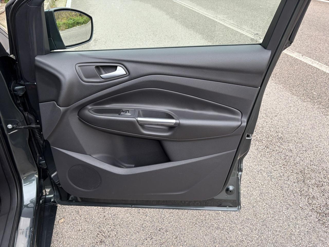 Ford Kuga 2.0 TDCI 150CV 4WD TETTO Powershift ST-Line