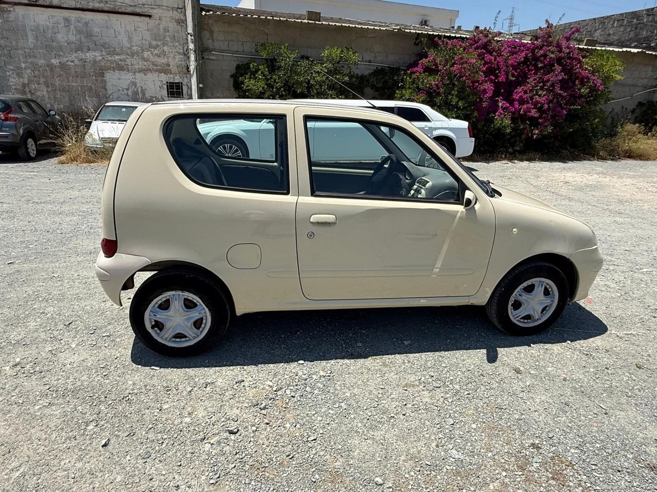 Fiat 600 1.1 benz.-Pochi km- Neopatentati