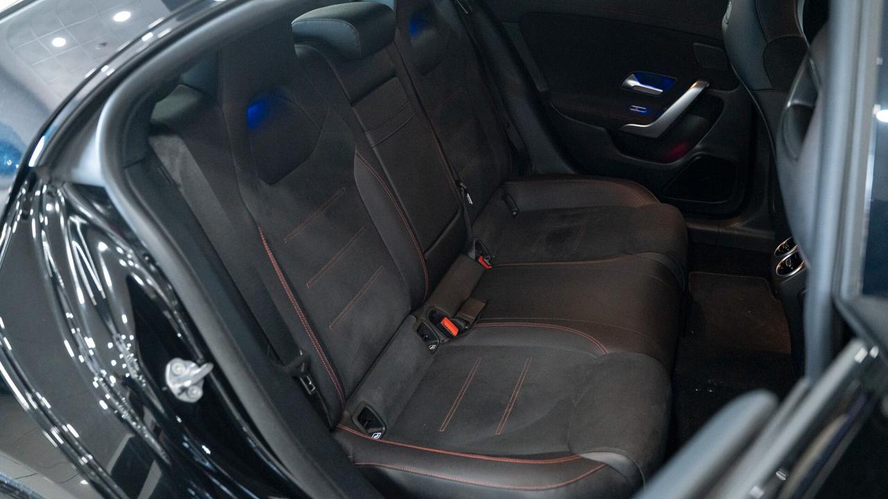 Mercedes-benz CLA 180 D COUPE PREMIUM PLUS AMG 19" PACK LUCI XENO PELLE FULL OPTIONAL