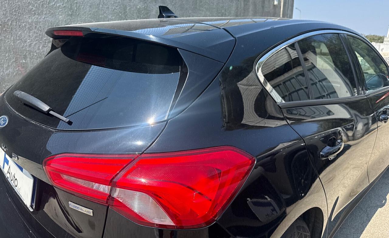 Ford Focus 1.5 TDCi 120 CV Titanium,LED diurni,Navi,Paddle,retrocamera,ecc.
