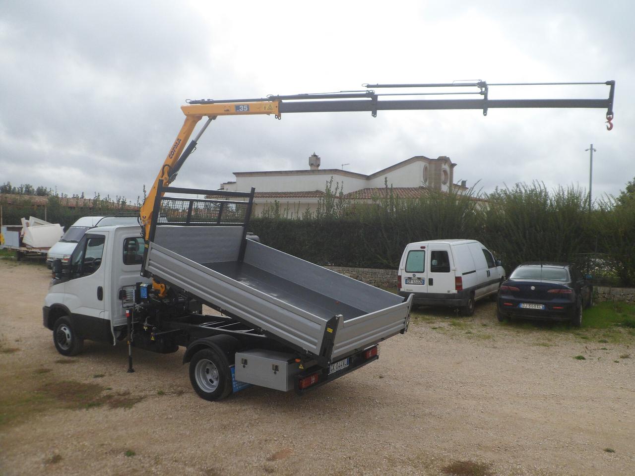 Iveco Daily 35c14 ribaltabile con gru