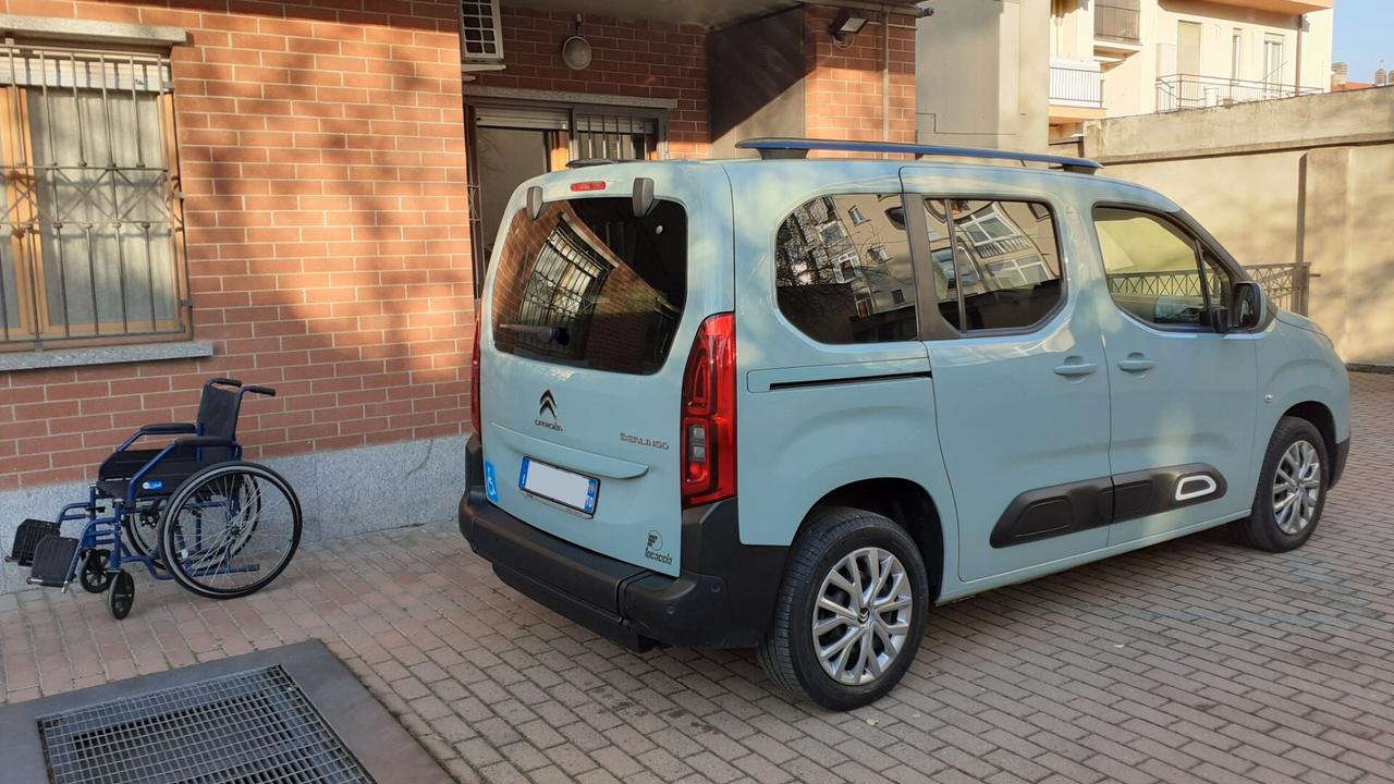 Berlingo benzina trasporto disabili pedana €6