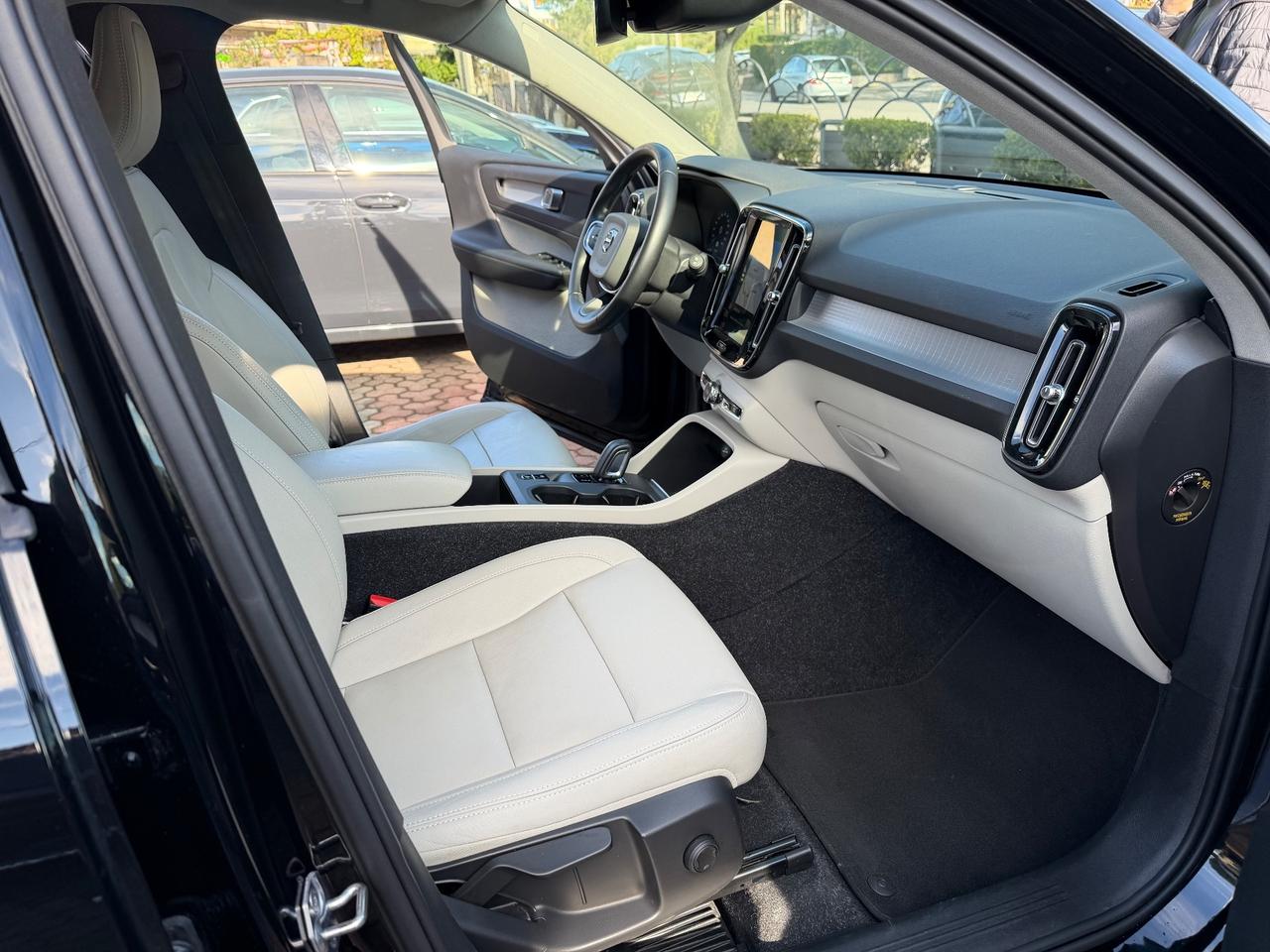 Volvo XC40 D3 AWD Geartronic Momentum Pro