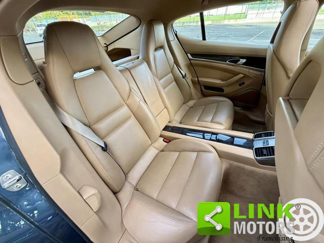 PORSCHE Panamera 4s