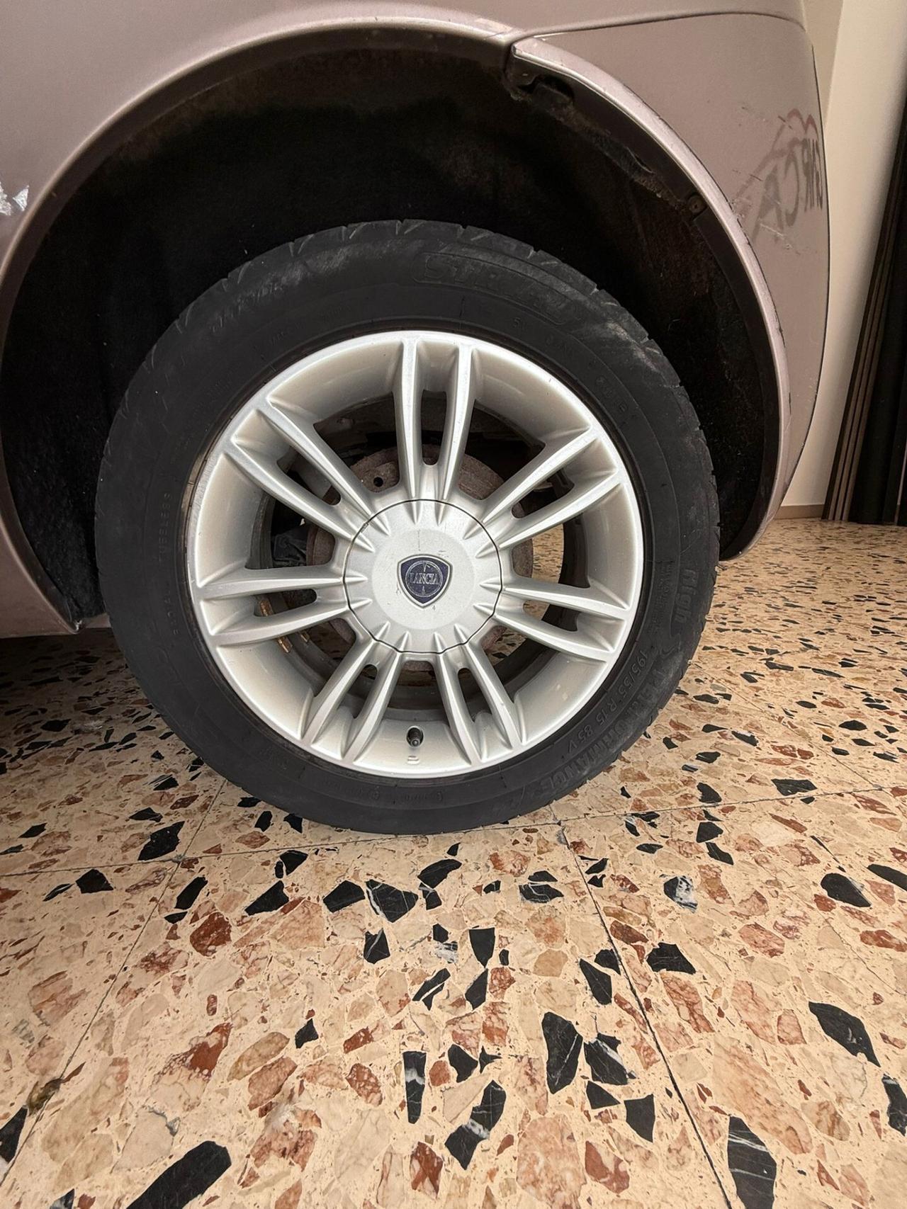 Lancia Ypsilon 1.3 MJT 90 CV Platino