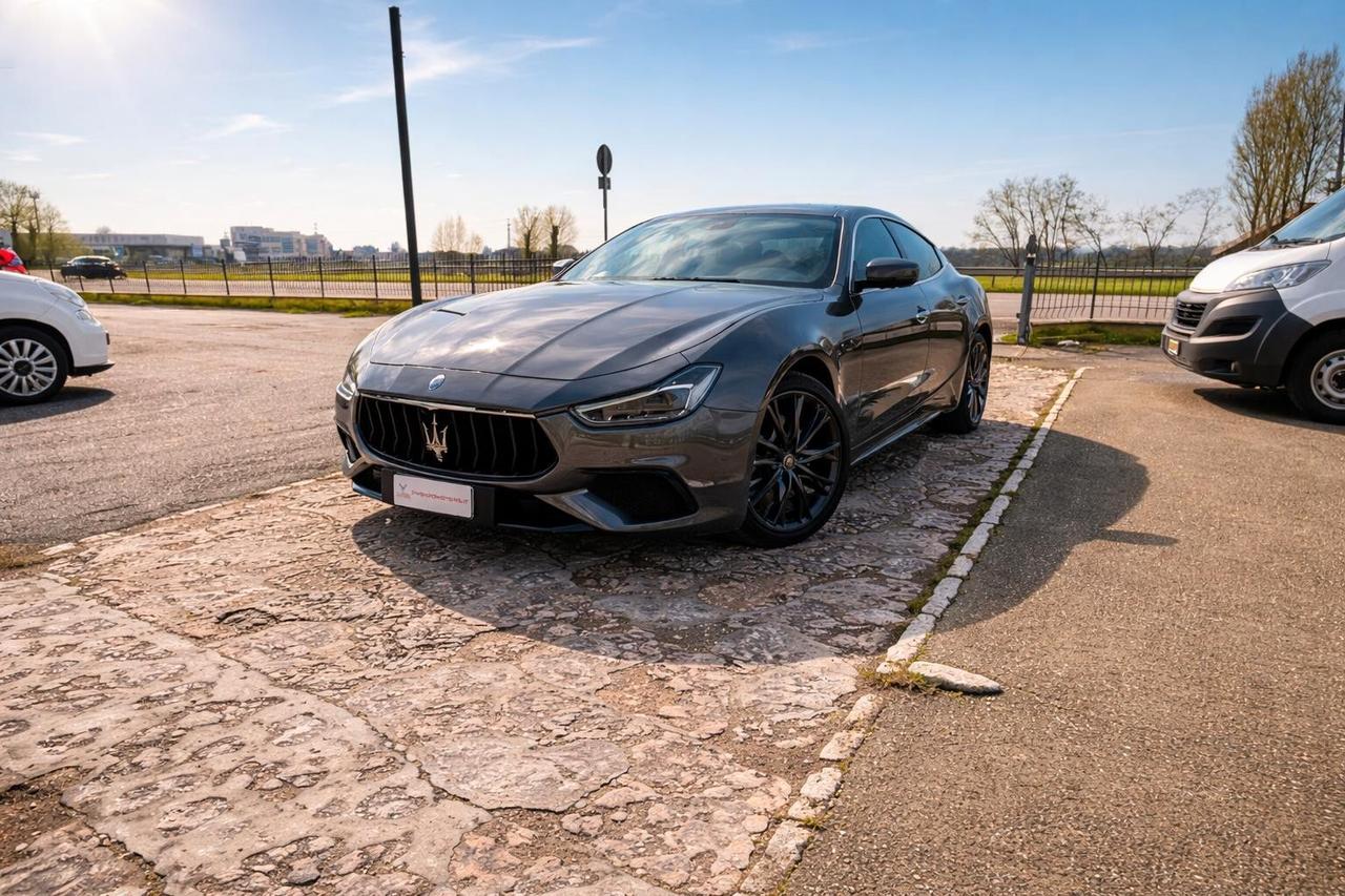 Maserati Ghibli 330 CV MHEV GRANSPORT