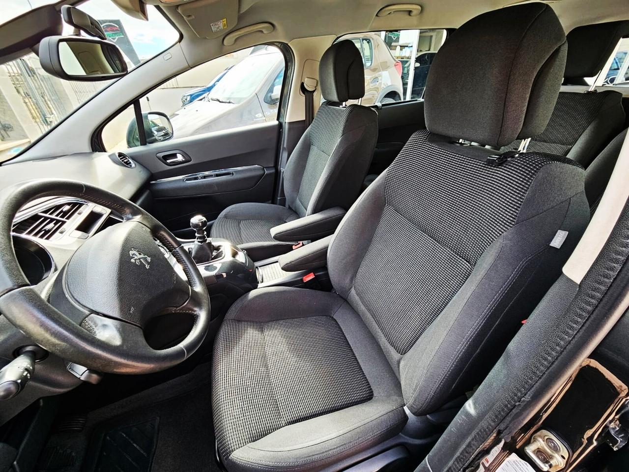 Peugeot 5008 1.6 HDi 115CV Allure