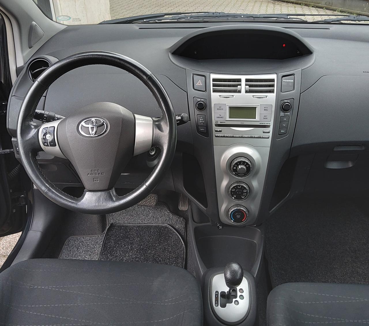 Toyota Yaris 1.3 5 porte CAMBIO AUTOMATICO
