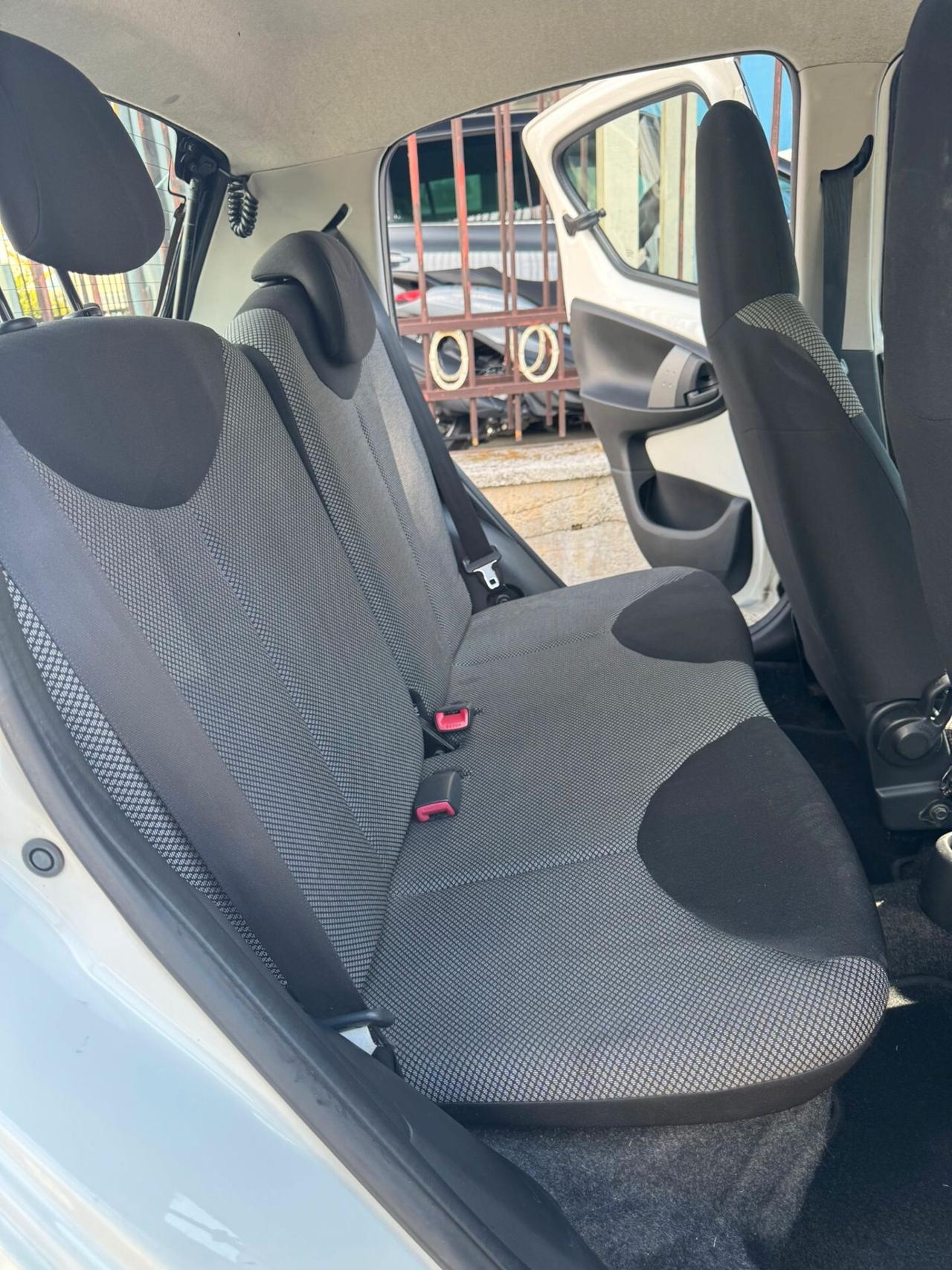 Toyota Aygo 1.0 12V VVT-i 5 porte Lounge Connect MMT