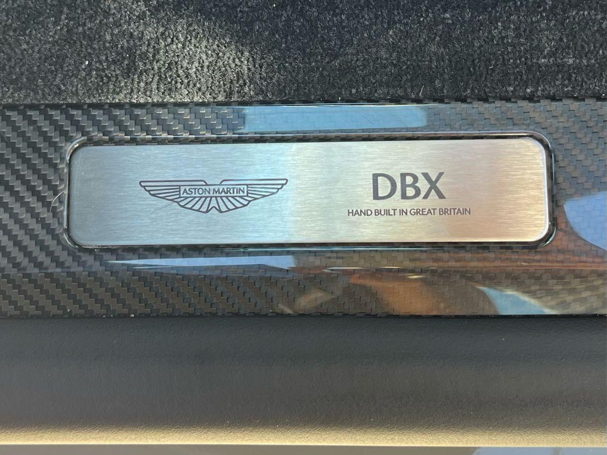 ASTON MARTIN DBX707 4.0