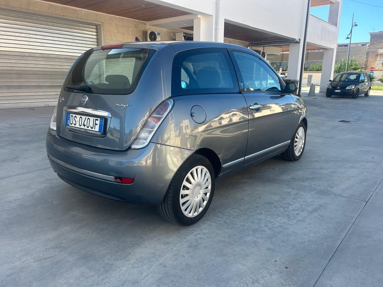 Lancia Ypsilon 1.3 MJT 90 CV DPF Sport MomoDesign