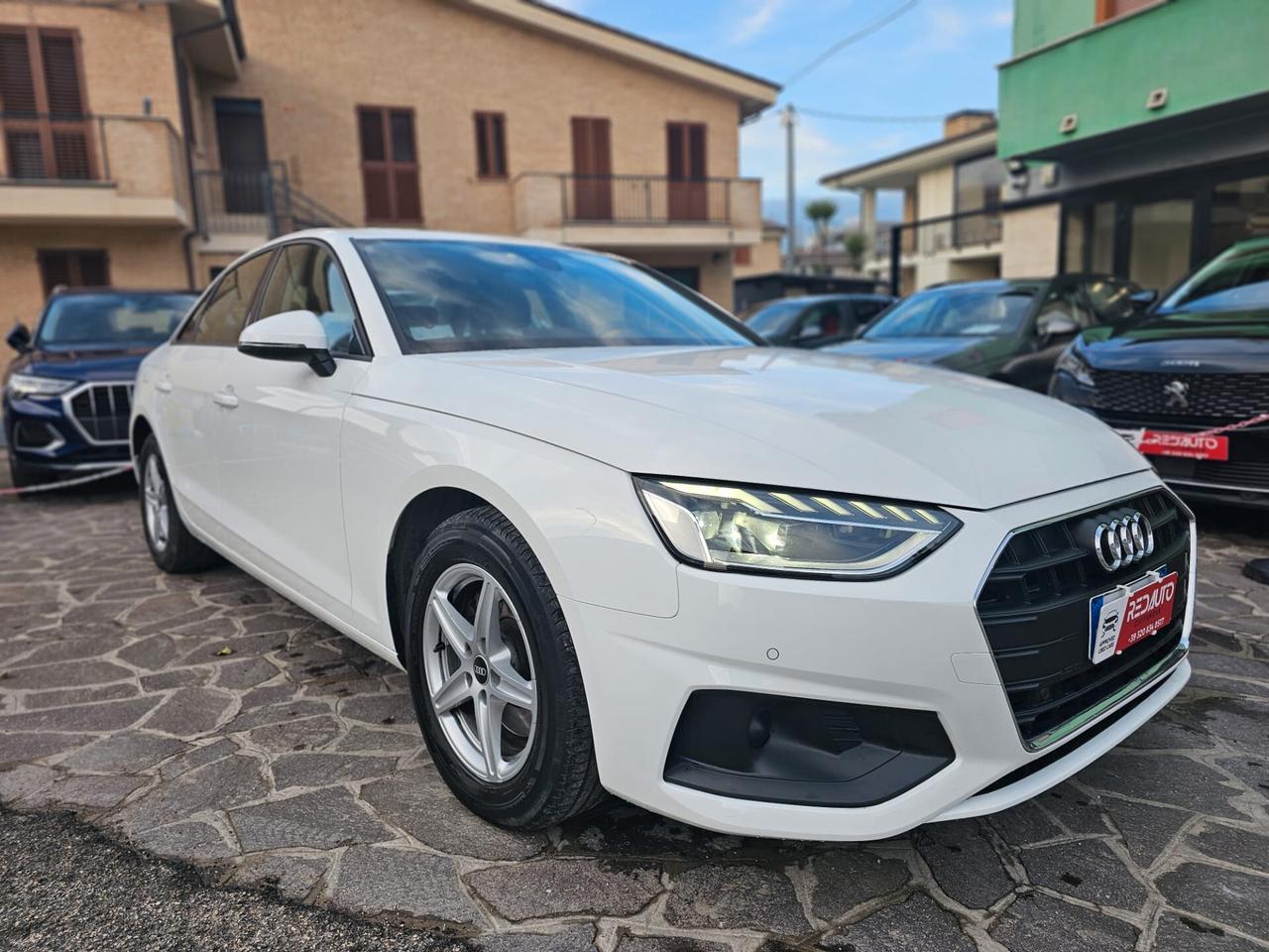 Audi A4 30 TDI/136 CV S tronic line edition