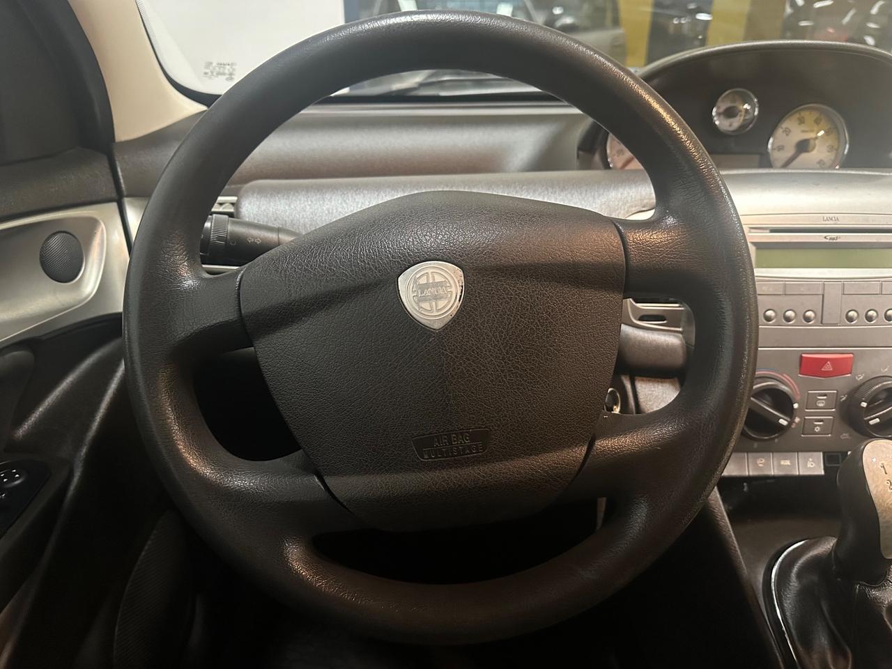 Lancia Ypsilon 1.3 MJT 90 CV Oro Bianco