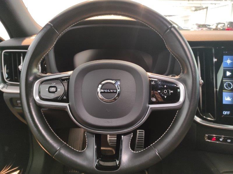 VOLVO V60 (2018-->) - V60 B4 (d) Geartronic R-Design