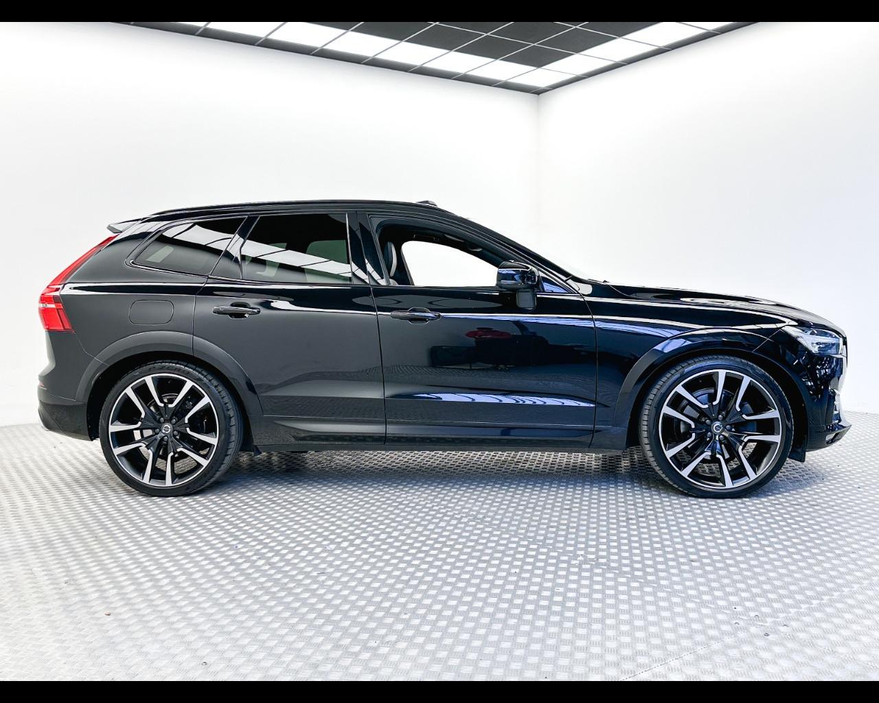 VOLVO XC60 (2017-->) - XC60 B5 (d) AWD Geartronic R-design