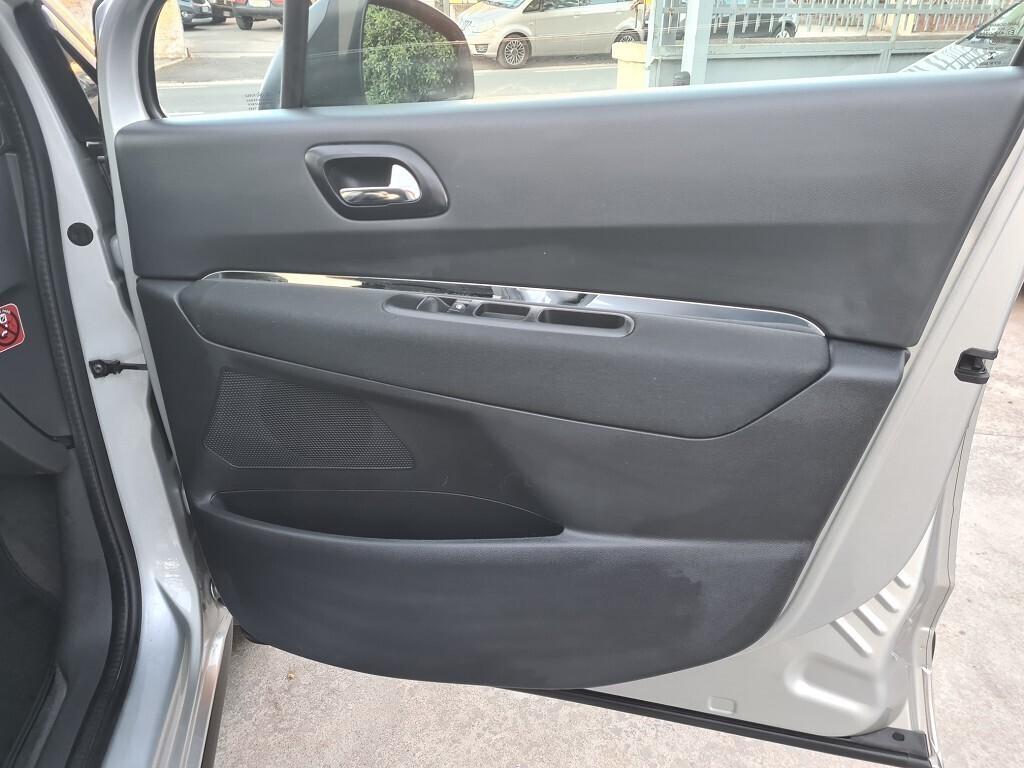 PEUGEOT 3008 1.6 HDi 115CV ANNO 2015 290000KM