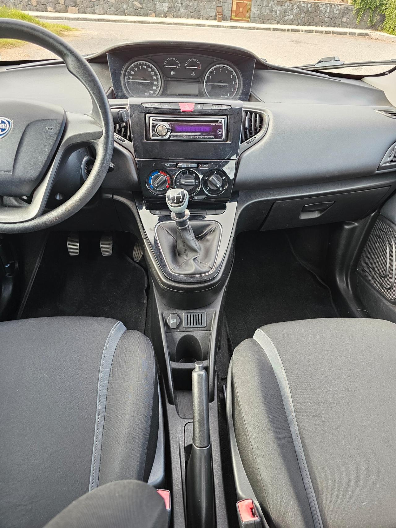 Lancia Ypsilon 1.2 69 CV 5 porte Silver