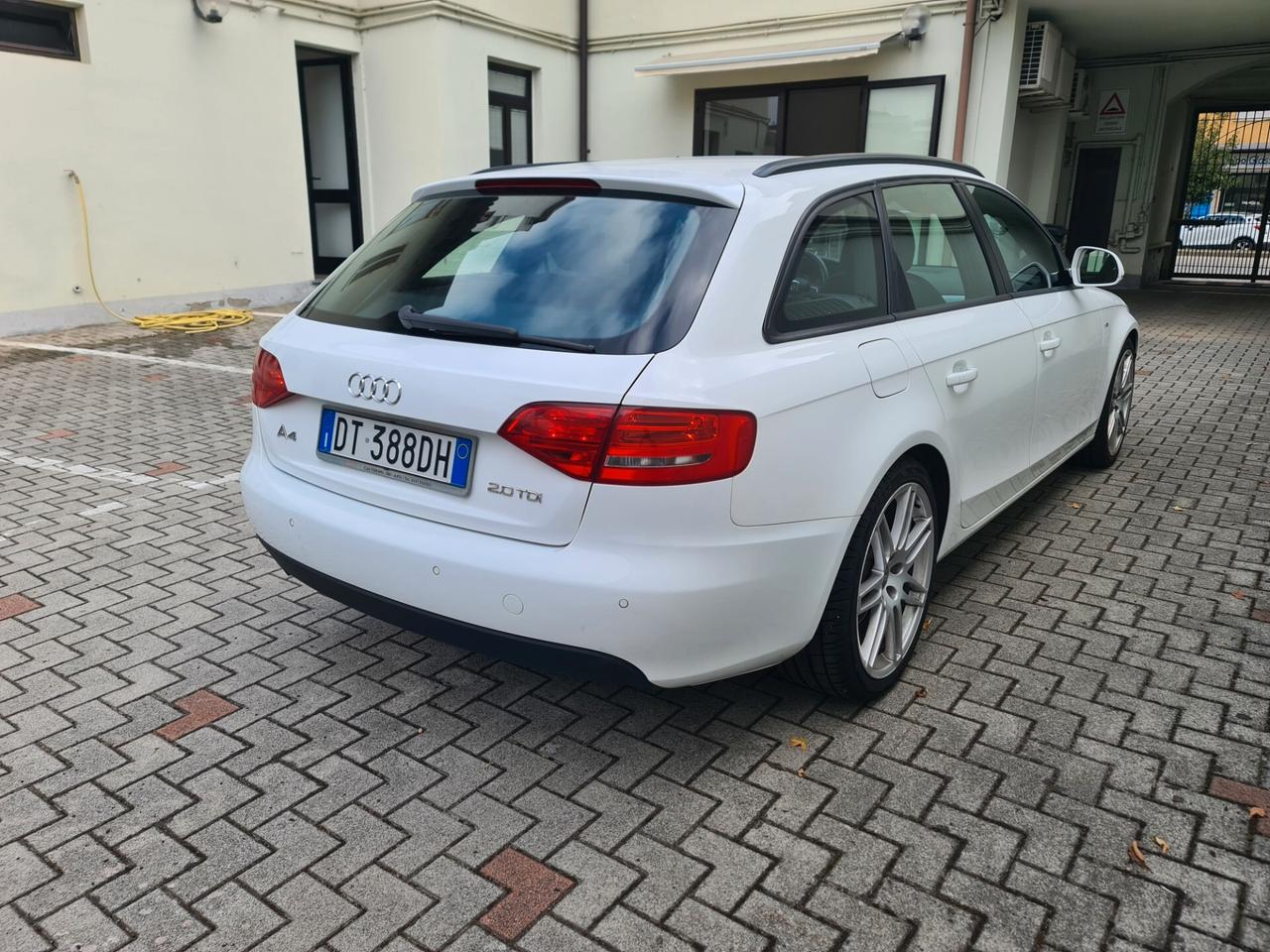 Audi A4 Avant 2.0 TDI 143CV S-Line