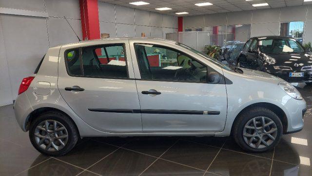RENAULT Clio 1.2 16V 5 porte 4U Pack
