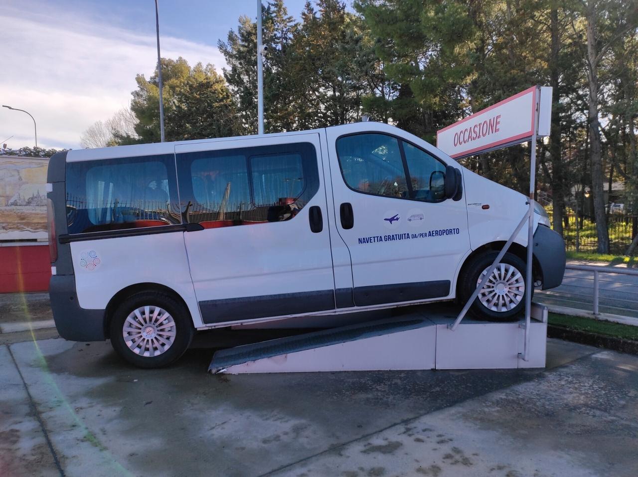 Renault Trafic 1.9 dCi - 80cv 9 POSTI