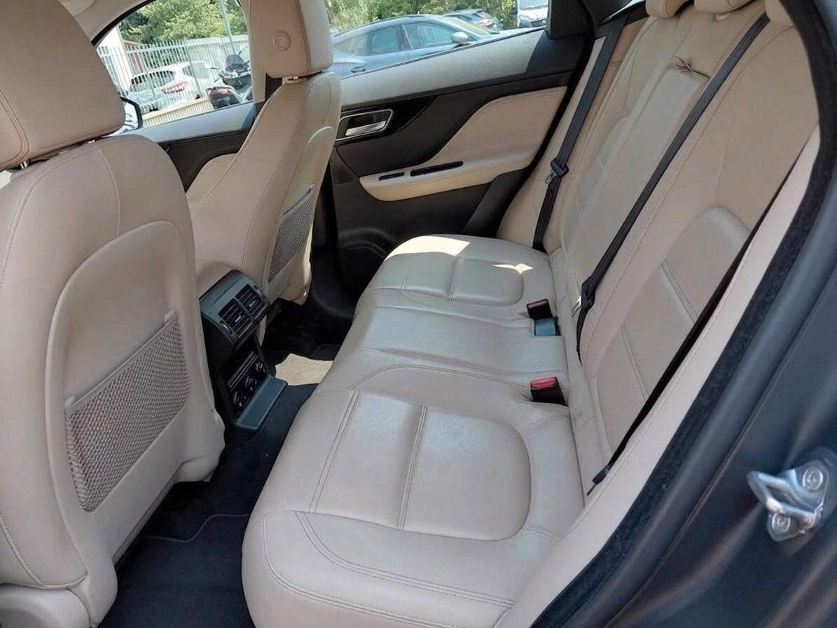 Jaguar F-Pace 2.0 D 180 CV AWD automatica Prestige