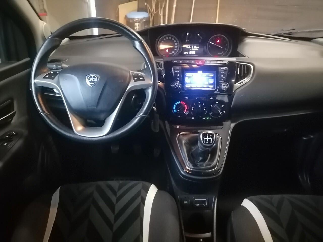 Lancia Ypsilon 1.2 69 CV 5 porte Unyca