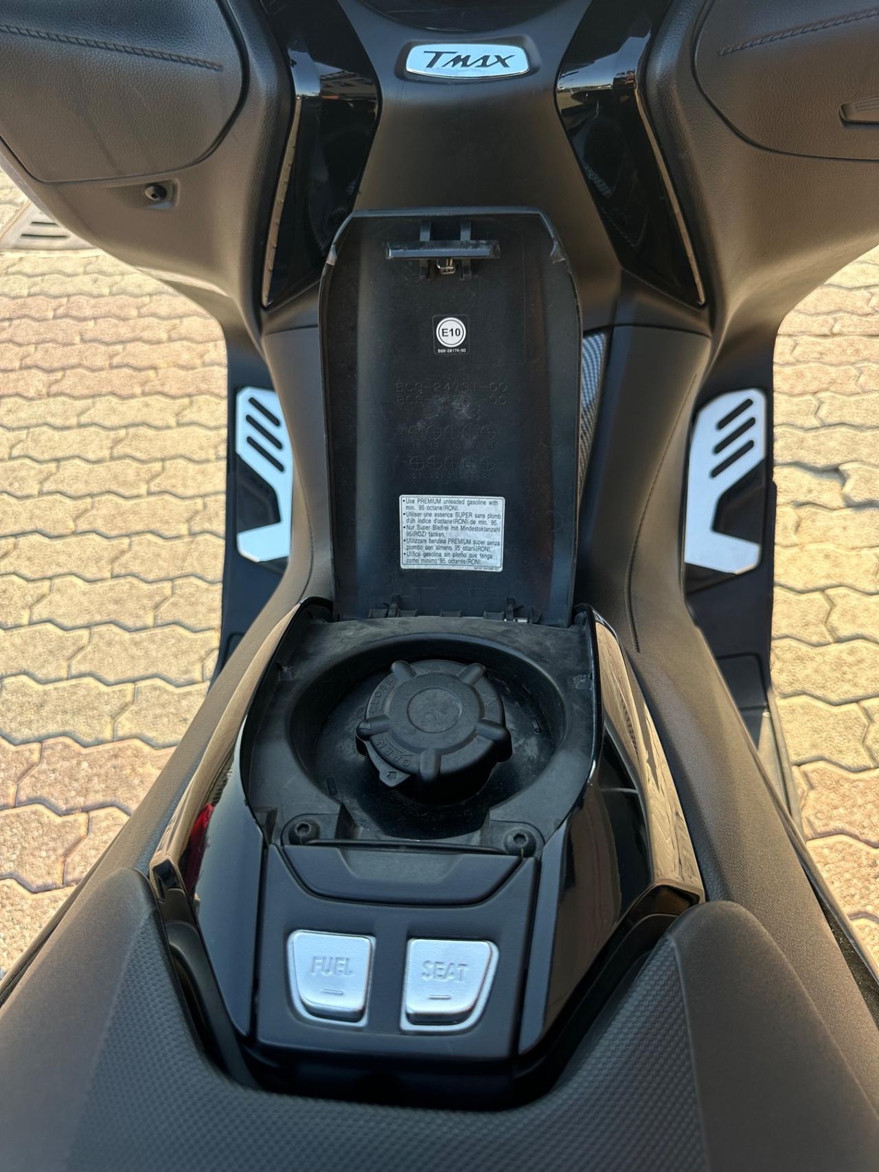 Yamaha TMAX SX