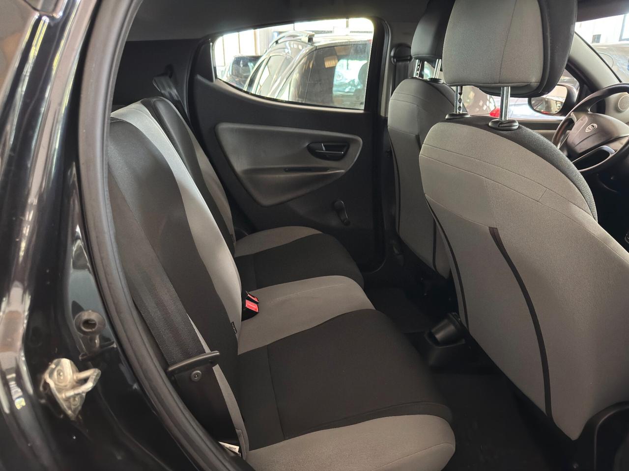 Lancia Ypsilon 0.9 TwinAir 85 CV 5 porte Metano Ecochic Gold - NEOPATENTATI