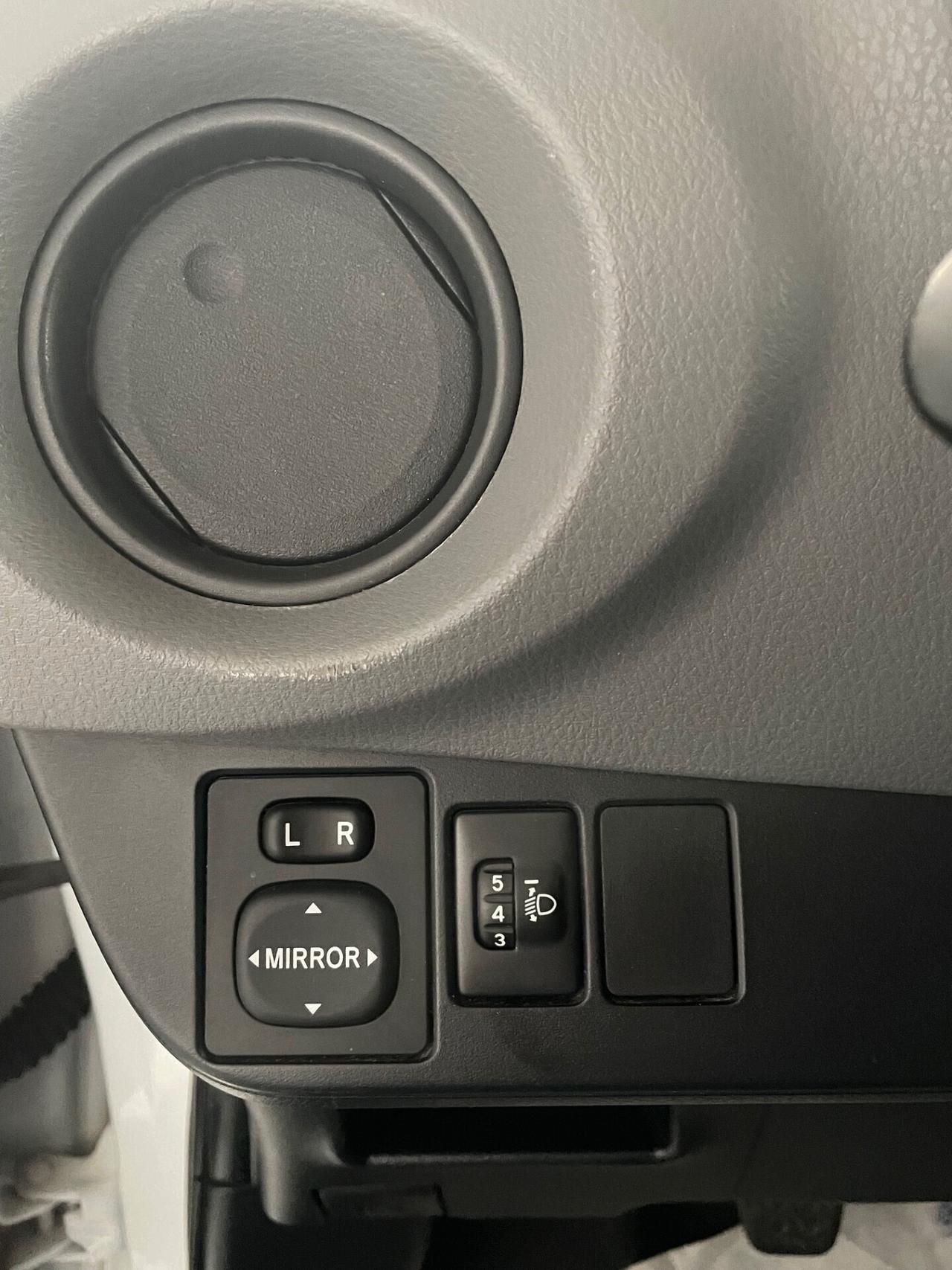 TOYOTA YARIS 1.0 5P COOL (UNIPROPRIETARIO)