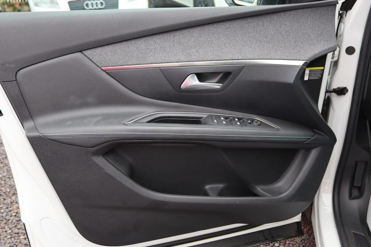 Peugeot 3008 BlueHDi 130 S&S Allure Pack