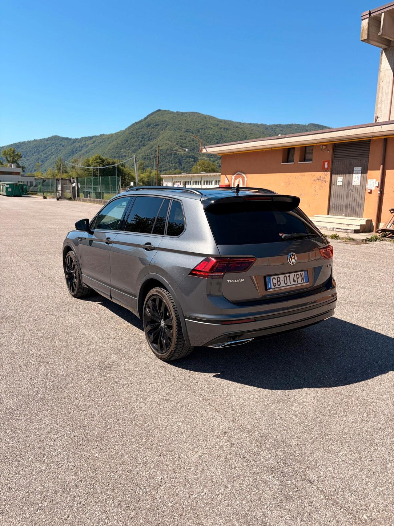 Volkswagen Tiguan 2.0 TDI R-line 4Motion - 150.000 KM -