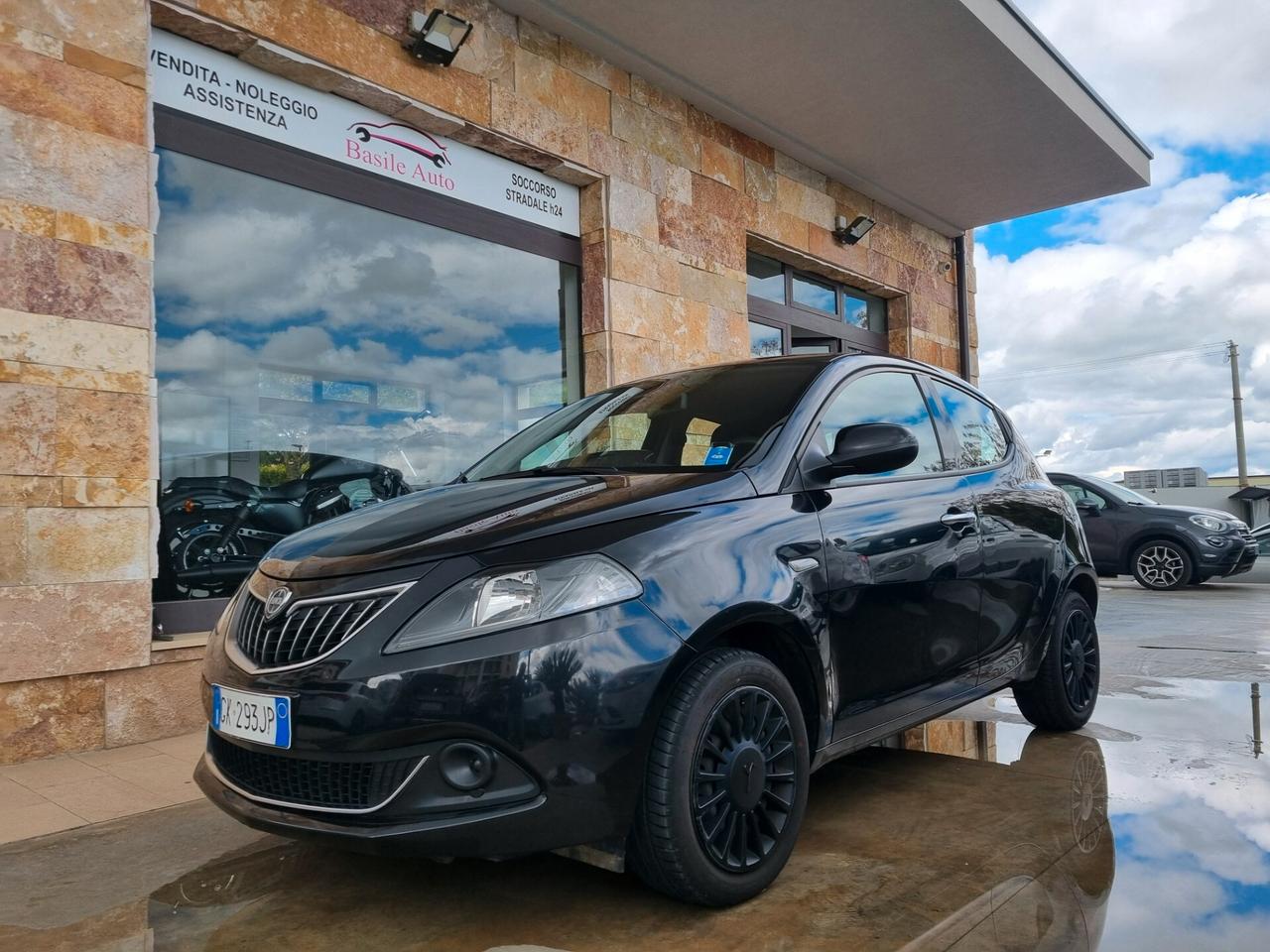 Lancia Ypsilon 1.0 FireFly 5 porte S&S Hybrid Silver
