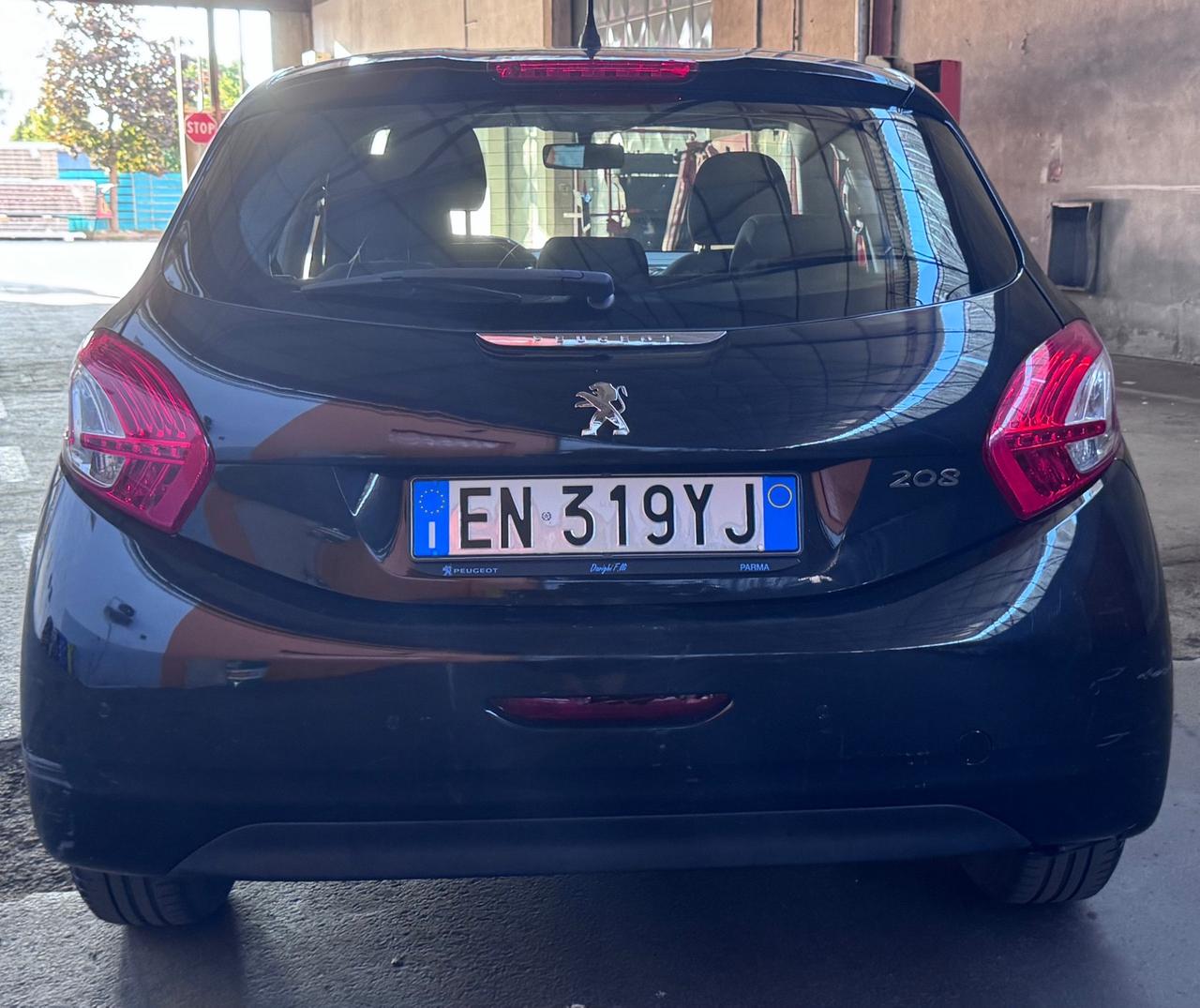 Peugeot 208 1.4 HDi 68 CV 5 porte Allure