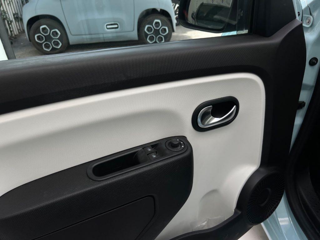 Renault Twingo SCe 65 CV Urban Night tua da €149,00 mensili