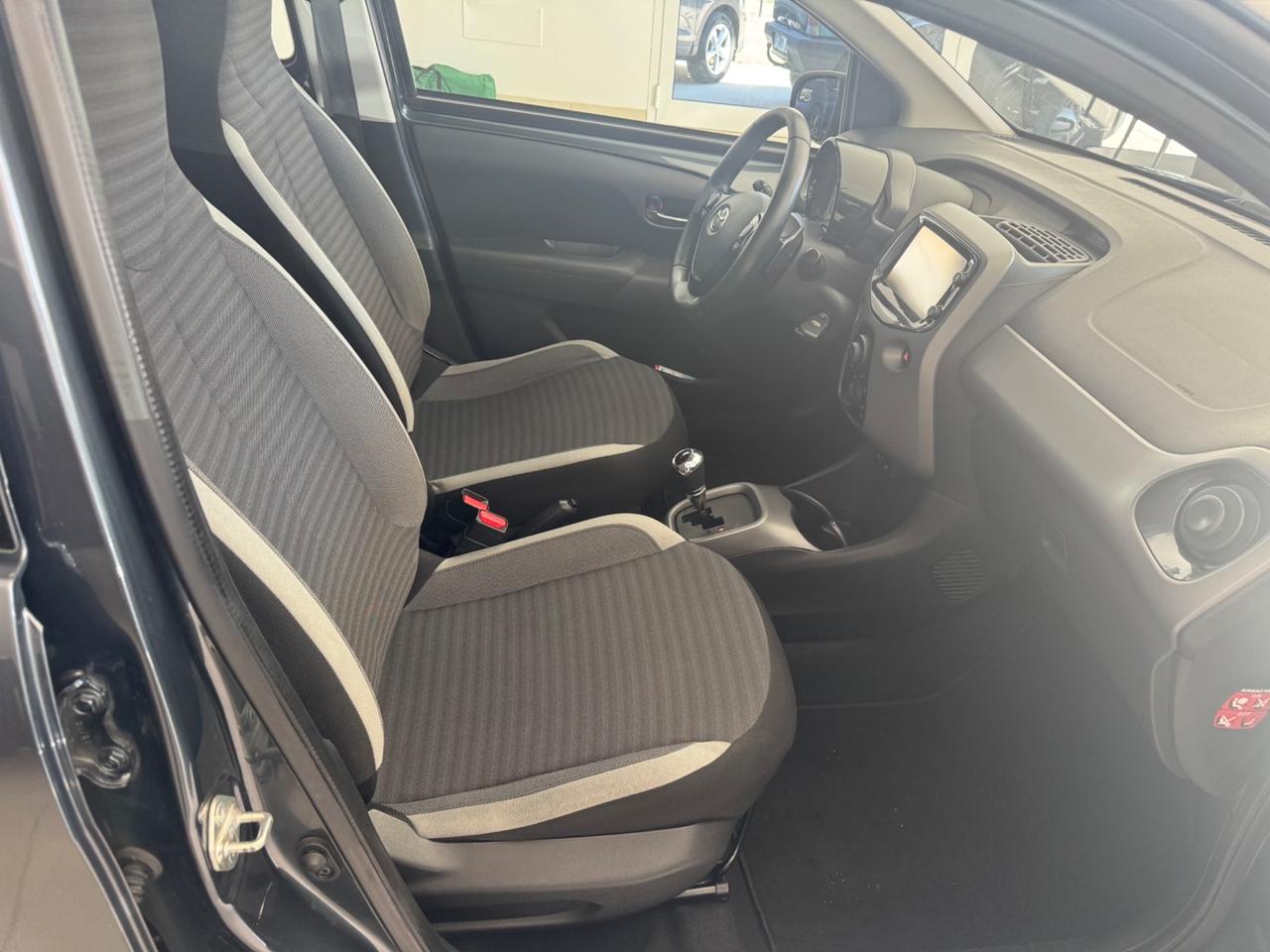Toyota Aygo 1.0 VVT-i 69 CV 5 porte x-business MMT