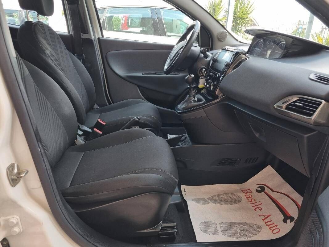 Lancia Ypsilon III 1.0 firefly hybrid Gold s&s 70cv