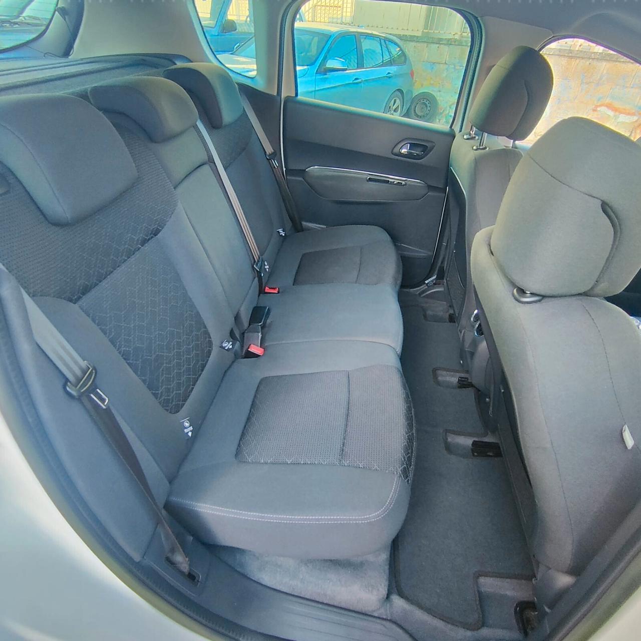 Peugeot 3008 1.6 HDi 115CV Business