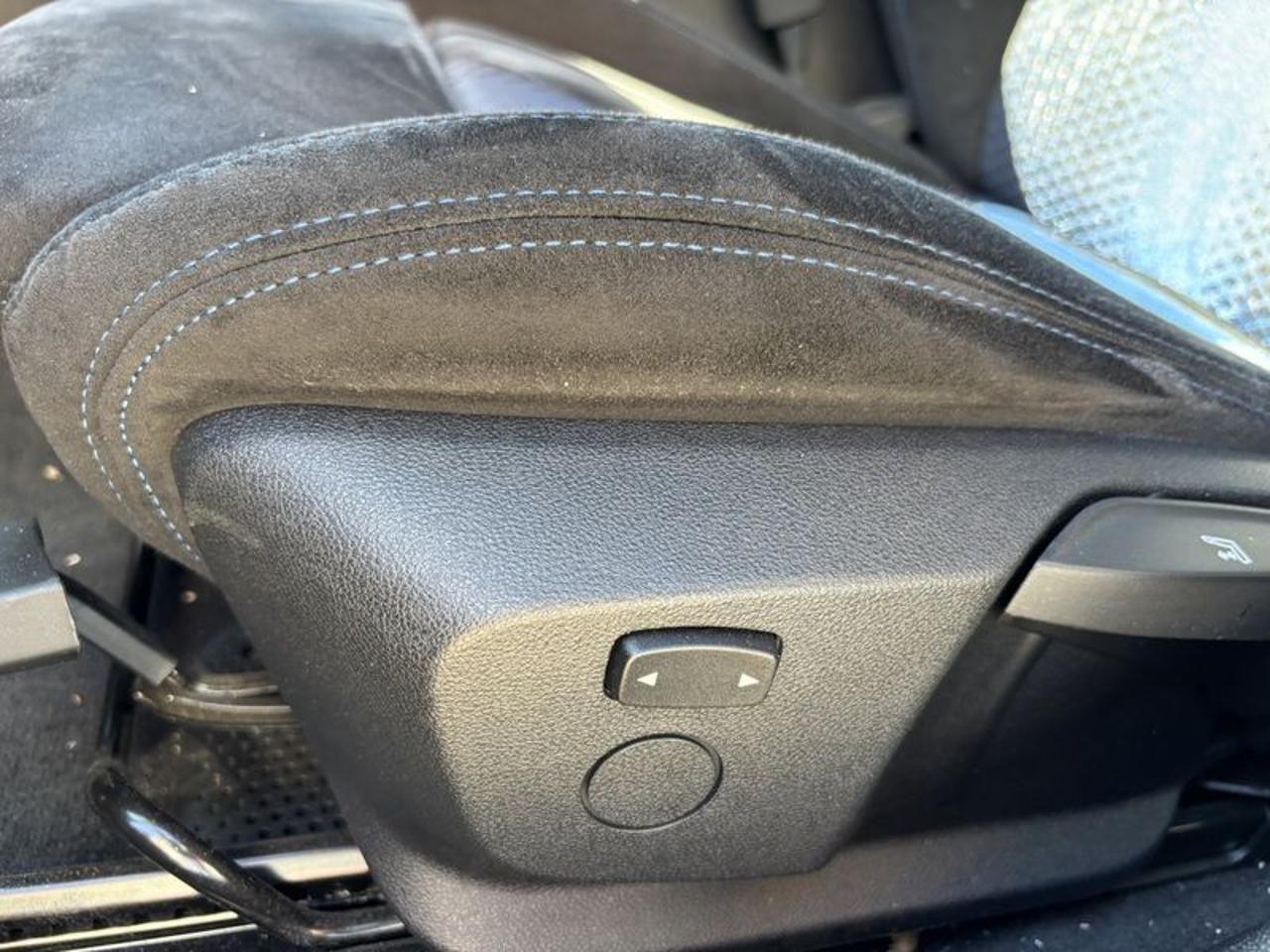 BMW 135 i xDrive NAVI-FULL LED-CAM-19"