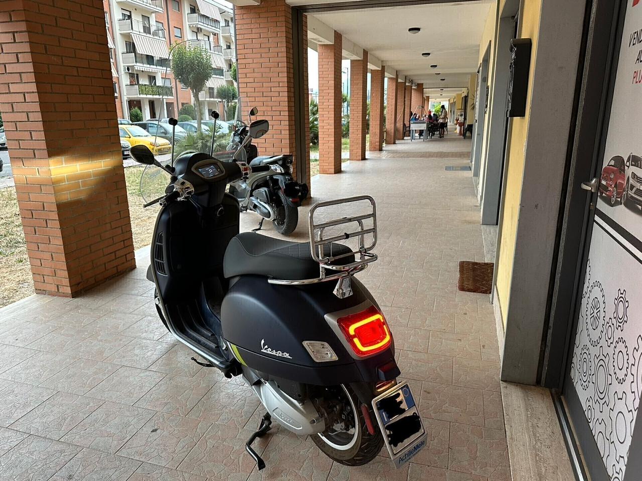 Piaggio Vespa 300 GTS hpe SUPERTECH