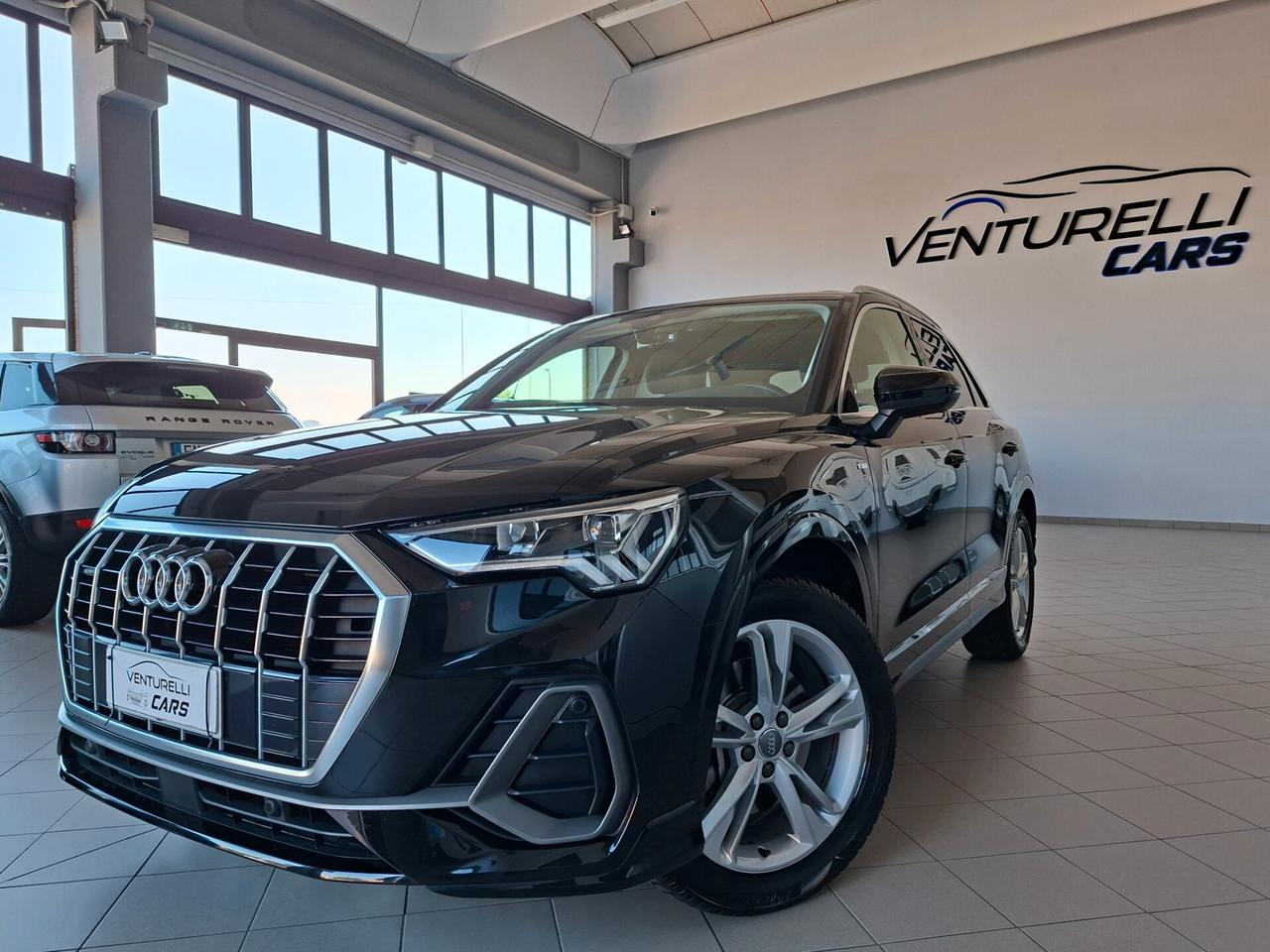 Audi Q3 40 TFSI quattro S tronic line edition TETTO